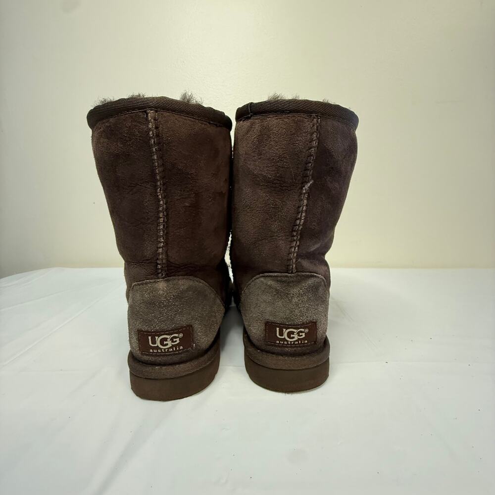 UGG Australia Classic Short Boots Chocolate Brown Suede Sheepskin Size 6 - Picture 2 of 7